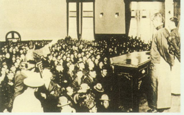 4-1、照片：孫中山在神戶高等女子學(xué)校發(fā)表關(guān)于“大亞洲主義”的演講.jpg
