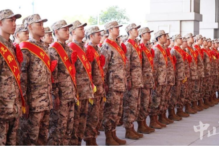 青春披甲赴軍營！中山歡送數(shù)百新兵入伍